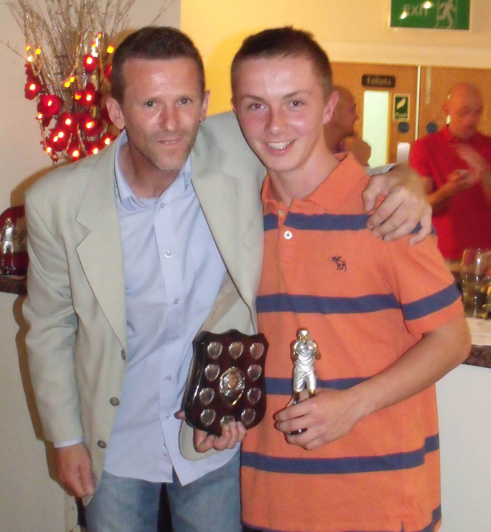 Mark 'Sach' Bates with winner Alfie Samwell.